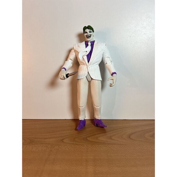 McFarlane DC Multiverse Dark Knight Returns Joker 7" Figure - Picture 1 of 10